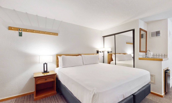 West End Cabin | Main Street stay - pool & hot tub - walk to lifts, dog-friendly, ground-floor