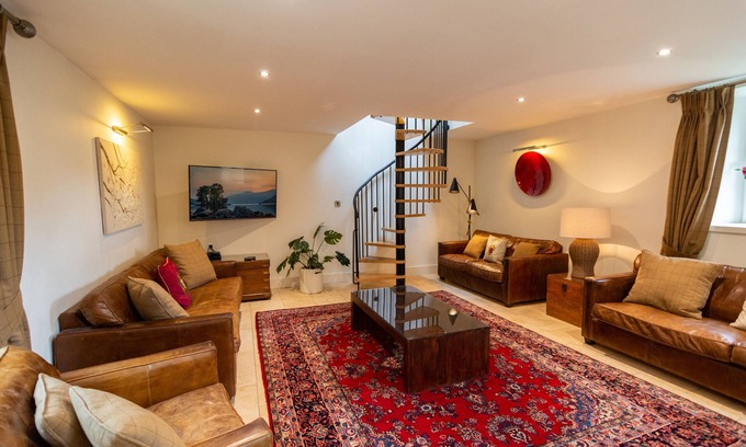 Kenmore Cottage | Mains Park Court - sleeps 9 guests in 5 bedrooms