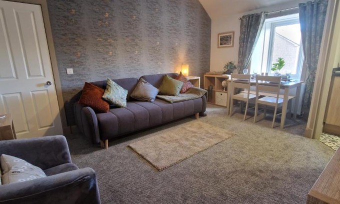 Lockerbie Apartment | Mains Street Retreat