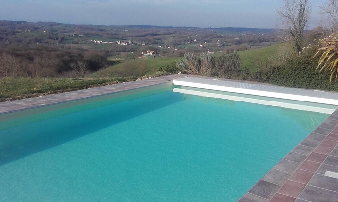 Castetner House | Maison à la Campagne Avec vue sur les Pyrénées