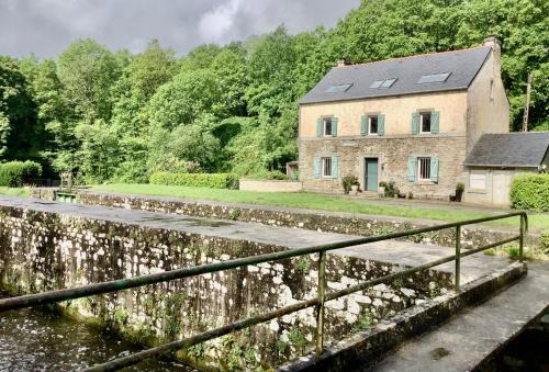 Carhaix-Plouguer Villa | MAISON Éclusière piscine jacuzzi fauteuil massant