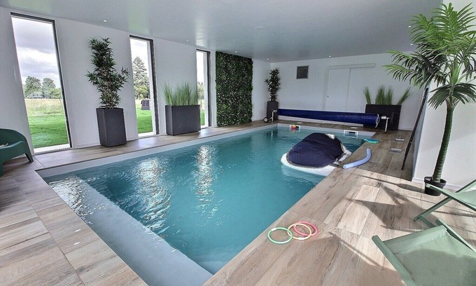Saint-Bihy House | Maison 10 Couchages Avec sa Piscine Intérieure en Campagne
