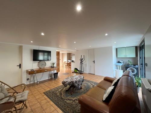 Arnouville Apartment | Maison Arnouville 15 mins CDG Airport 20 mins Paris