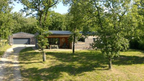 Varaire Villa | Maison avec terrasse en bois et piscine