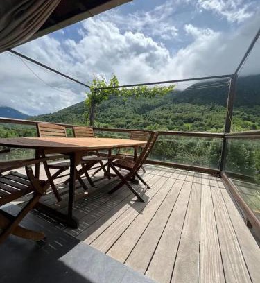 Peyragudes House | Maison chaleureuse à Saint-Aventin avec jardin et vue montagne