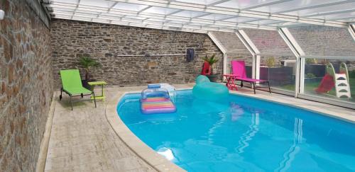 Pontorson House | Maison charmante à Pontorson avec piscine partagée