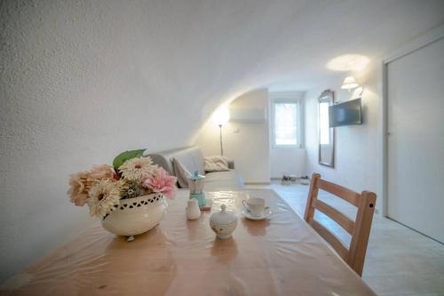 Panza Apartment | Maison Charmante - Monolocale in pieno centro!