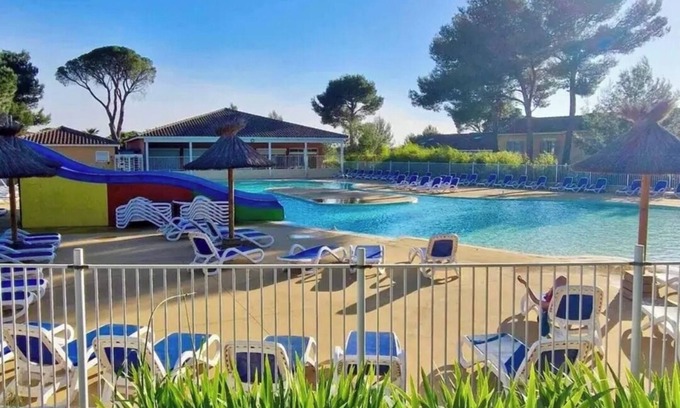 Calvisson House | Maison Dans Résidence Touristique. Vacances Assuré. Piscine et Restaurant