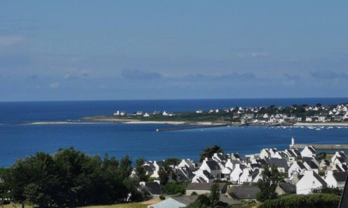 Poulgoazec House | Maison de Charme vue mer à 1km des Plages