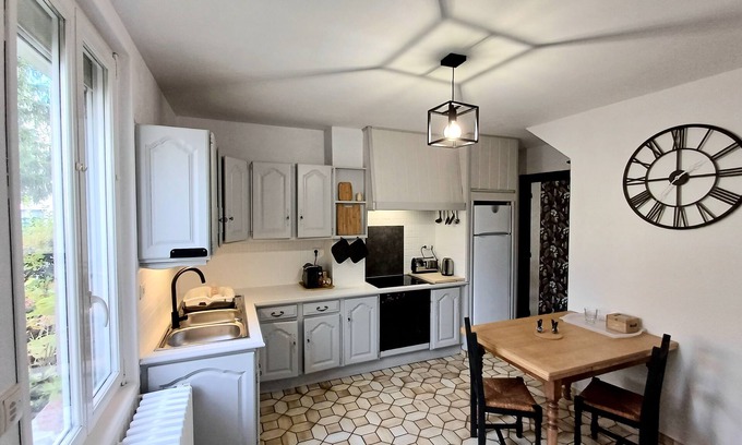 Grand Besancon House | Maison de Village Avec Jardin