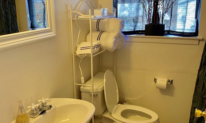 Austin House | Maison Des LaFaitte - comfortable, affordable, and clean