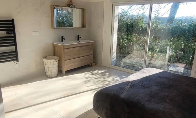 Petitefontaine House | Maison PMR Bord d Étang Avec Atelier Pèche. Animaux de Compagnie Acceptés !