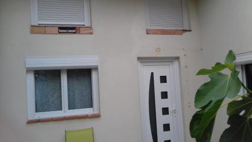 Stains House | Maison POUR OUVRIERS seulement PAS DE TOURISME, NI FAMILLE