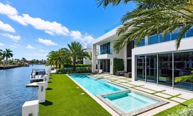 Bermuda Riviera House | Majestic Luxurious Waterfront Villa w/Private Theater