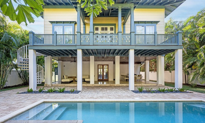 Don Cesar House | Majestic Maritana | Luxury Home, Bay View, Pool!