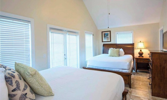 Marathon Hotel | Make Yourself at Home with a Complete Kitchen and Pool Access Just Steps Away!