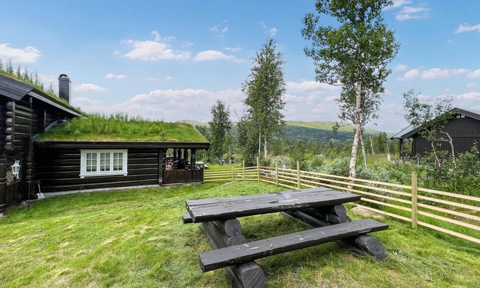 Nord-Torpa House | Make yourself comfortable in this open-plan log cabin with a wonderful view of the countryside.