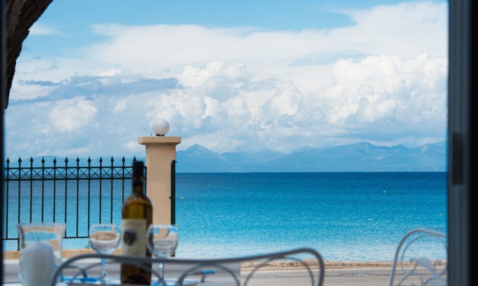 Agios Ioannis House | Makis&Fani Homes. Seafront Homes Supreme Vacations!