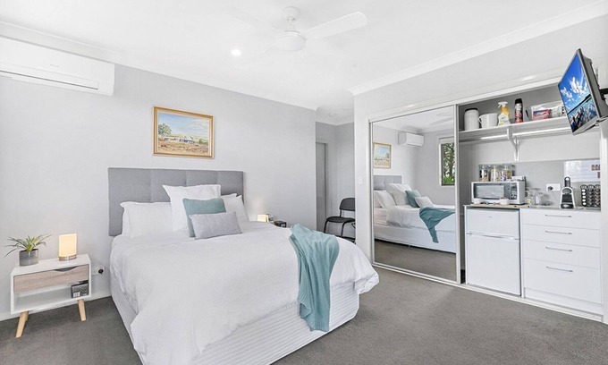 Louth Park Apartment | Mala Retreat Chardonnay Studio 5* Clean & Cosy
