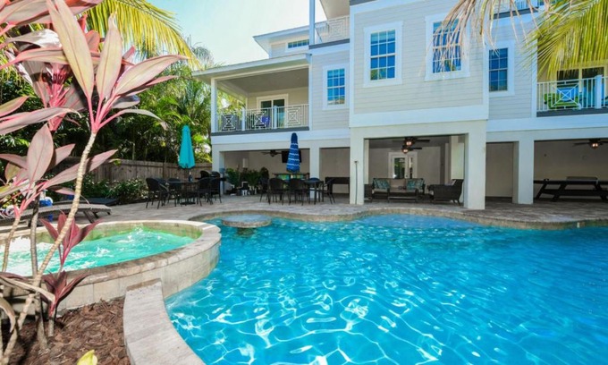 Holmes Beach House | Malibu Beach by AMI Locals