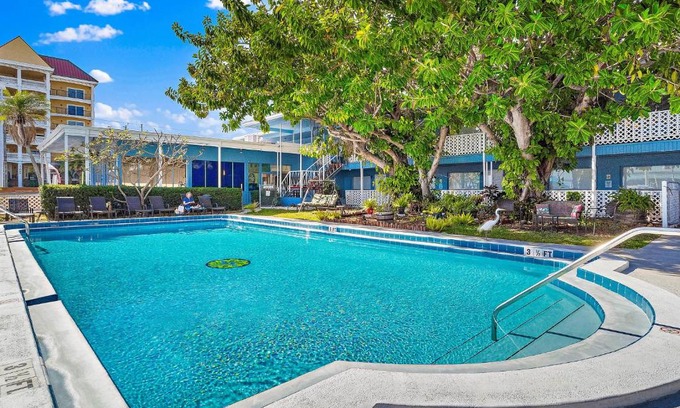 North Redington Beach Hotel | Malibu Resort Motel