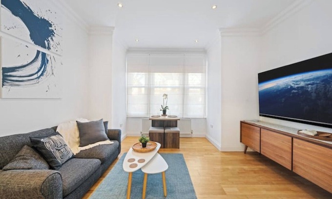 South Acton Apartment | Mallard Suite with Fast City Links | DucklingStays