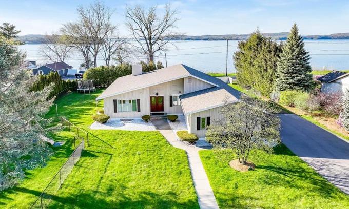 Colchester House | Malletts Bay Getaway