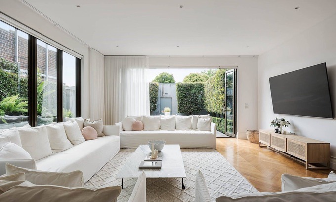 Malvern House | Malvern Heights (with car parking)