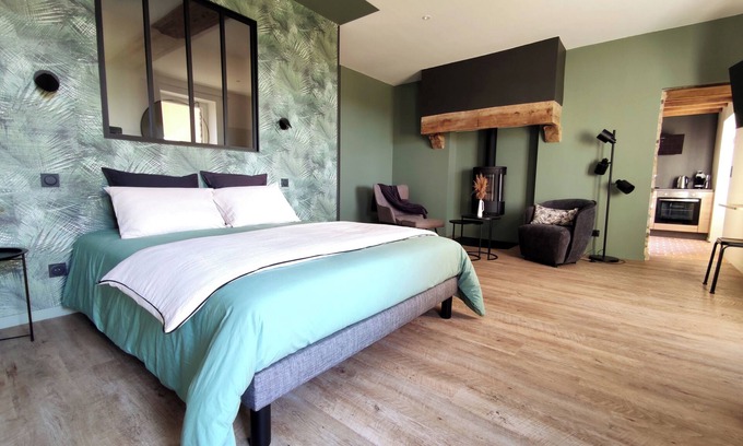 Saint-Ouen-des-Toits Apartment | Manaë - Country guest suite with private spa