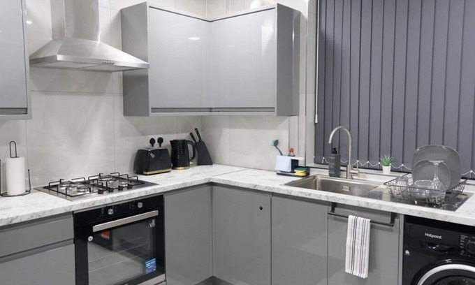 Manchester House | Manchester - 3 Bedroom House - Sleeps 5 - Etihcity