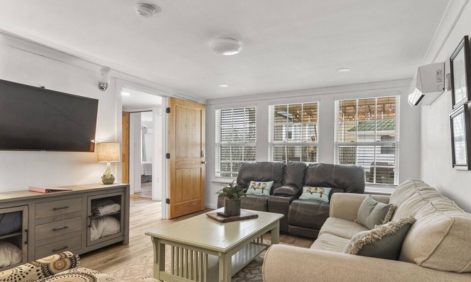Fairhope Apartment | Mangrove - White Mangrove