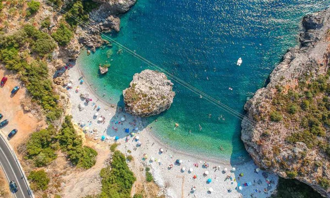 Riglia House | Mani s Aura Seaside-enchanting Stone Gem