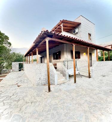 Alika House | Mani Spot in Almiro