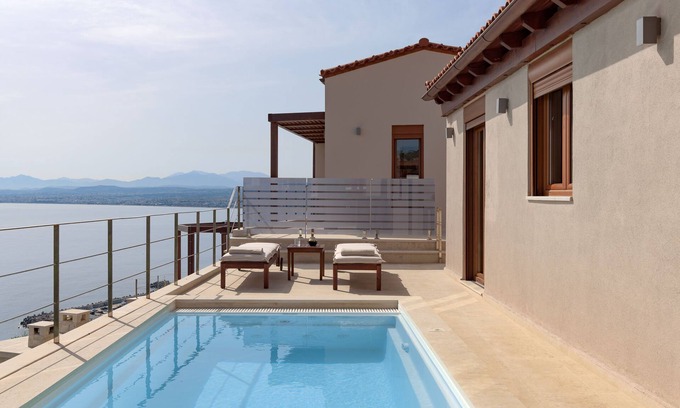 Linoperamata Villa | Manificus Suite V, with Heated Pool Just for Two