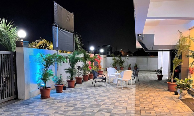 Nagpur Hotel | Manomay