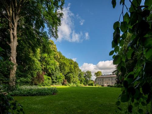 Baumgarten House | Manor Lakeside Escape