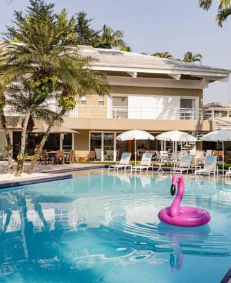 Jardim Acapulco House | Mansão quadra de tênis, sala jogos, serv completo