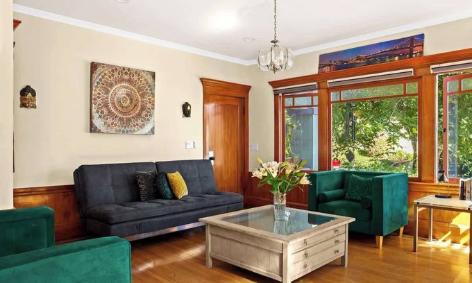 Elmwood House | Mansion BEST luxury family home Berkeley Event Space