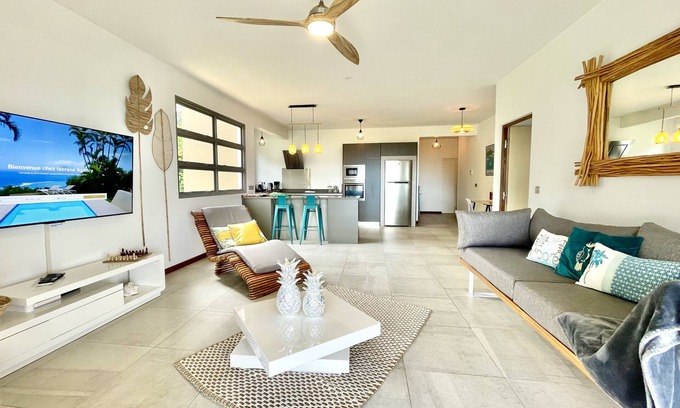 Punaauia Condo | Manuia luxury apartment - Tahiti, Punaauia -Wi-Fi/Netflix/pool & gym