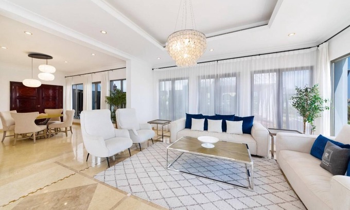 Palm Jumeirah Villa | Manzil-6BR Lux Villa with Pvt Pool