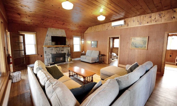 Lake of Bays House | Maple Cottage Summary