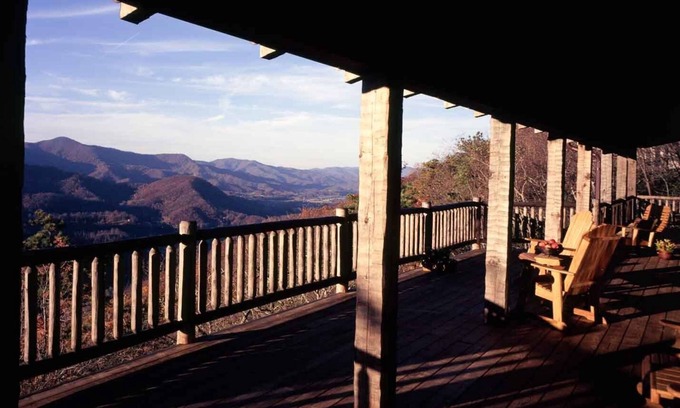 Waynesville House | Maple Leaf Lodge in Gated Smoky Mountain Retreat Community