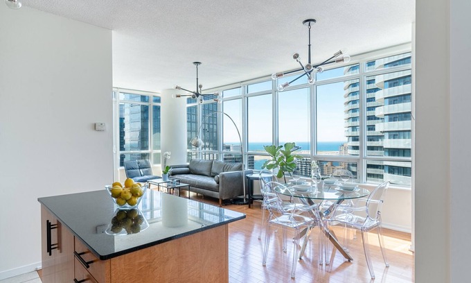 Central Waterfront Hotel | Maple Leaf Square Executive Suite