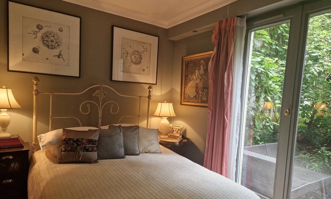 Arsenal Condo | Marais central Paris spectacular 2 BDR with AC and 2 private gardens very quiet