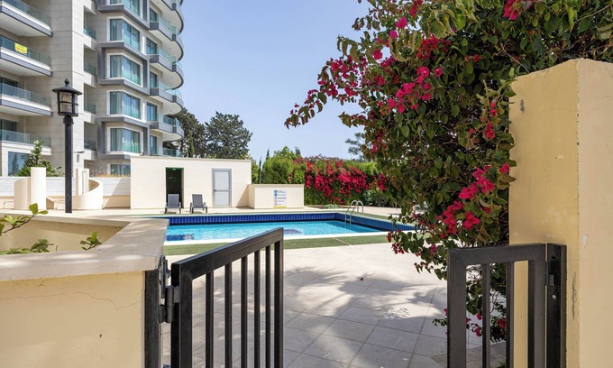 Agios Tychon Apartment | Marathon Beach Apartment with Shared Pool