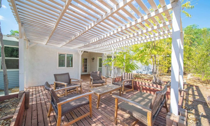 Cabazon House | @ Marbella Lane - 4BR Near Morongo Casino & Outlet | Ldry+P