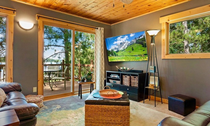 Merrifield House | Margaritaville on Horseshoe Lake
