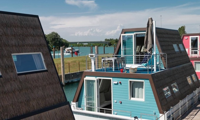 Lignano Sabbiadoro Boat Rental | Marina Azzurra Resort Houseboat Lagoon für 6 Personen