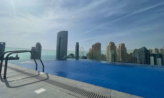 Jebel Ali Apartment | Marina Gem: Chic & Comfy, Balcony, 10min to Beach