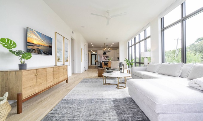 Melbourne Beach Condo | “Marina Gem”: Luxurious condo near the beach